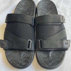 Men’s Toms sandals